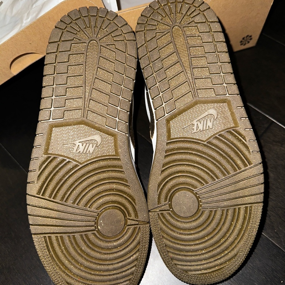 Jordan WMNS Air Jordan 1 Low SE - Light Olive and White - Picture 5 of 5